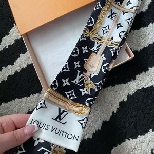Louis Vuitton scarf